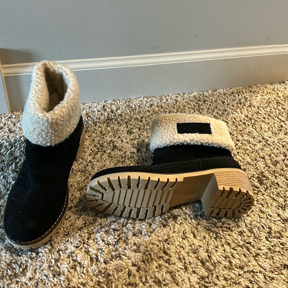 Black ankle boot with rubber sole